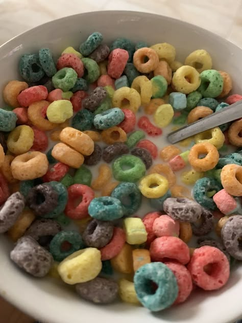 Froot Loops Aesthetic, Cereal Pictures, Fruit Loops Cereal, I Want Food, Road Trip Food, Food Art Photography, Bowl Of Cereal, Fruit Loops, Cereal Recipes