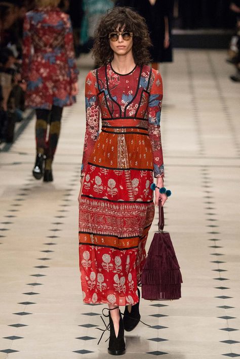 Burberry Prorsum Fall 2015 Ready-to-Wear - Collection Bohemian Schick, Haute Couture Style, Festival Mode, Stile Boho Chic, Moda Hippie, London Fashion Weeks, Everyday Clothes, Hippy Chic, Mode Boho