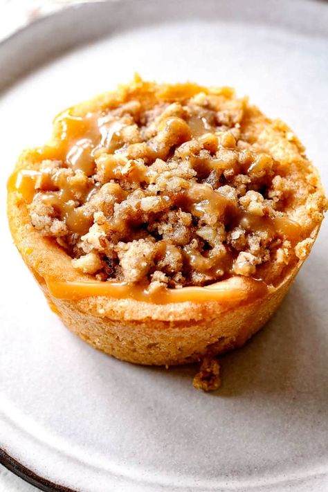 Mini Apple Pie Crumble, Mini Apple Streusel Pie, Mini Apple Pies With Streusel Topping, Caramel Apple Pie Muffins, Mini Salted Caramel Apple Pies, Mini Caramel Apple Tarts, Mini Apple Pies With Crumb Topping, Salted Caramel Apple Hand Pies, Apple Mini Tarts