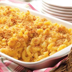 Mac 'n' Cheese for a Bunch ~ Tender macaroni is covered in a creamy, homemade cheese sauce, and then topped with golden bread crumbs. A true crowd pleaser!   Serves 36. Queso Velveeta, Kraft Foods, Homemade Cheese Sauce, Macaroni Cheese Recipes, Cheese Food, Macaroni N Cheese Recipe, Baked Mac N Cheese, Baked Macaroni, Kraft Recipes