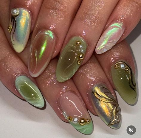 Green Brown And Gold Nails, Unique Green Nails, Earthy Gel Nails, Ethereal Nails Acrylic Almond, Creative Fall Nails, Olive Green And Brown Nails, Jade And Gold Nails, Green Elegant Nails, Royal Green Nails