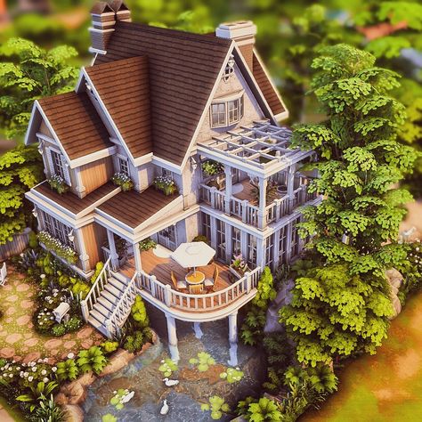 Heeelloooo everyone!! 💚 My newest basegame house! A dream home for a family of five! Surrounded by trees and plants, perfect for being happy! Check out my latest speed build for it on my YouTube channel. I hope you enjoy it. ▶ Link in Bio ❤️✨🌺❤️✨🌺❤️✨🌺 ✨No CC ✨30x20 (Willow Creek) ✨3x🛌 ✨2x🚽 ✨Edit done with Photoshop/ Lightroom ❤️✨🌺❤️✨🌺❤️✨🌺 #thesims4builds #thesims4homes #showusyourbuilds #sccregram #somesimlishbuild #simstagram #thesims #sims #thesims4 #ts #ts4 #thesims4house #simsbuild... Sims 4 Family Homes No Cc, Sims 4 Cottage Family Home, The Sims 4 House Floor Plans, Sims 4 Base Game Victorian House, Sims4 Landscaping, Sims 4 Loft House Download, Willow Creek Sims 4 House Ideas, Sims 4 Layout Ideas, Cute Sims 4 Houses No Cc