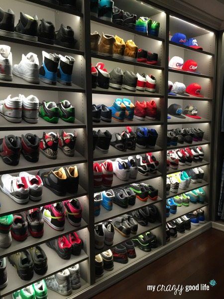 Sneakerhead Room, Sneaker Closet, Shoe Store Design, Sneaker Displays, Hypebeast Room, Bilik Idaman, Sneaker Storage, Black Ish, Closet Shoe Storage