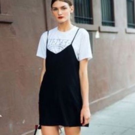 Condition Nwt Size 2 Black Velvet Slip Dress Racer Back Diy Outfits, Estilo Indie, Winter Fashion Outfits Casual, 90s Looks, 90s Fashion Outfits, 90s Outfit, Fall 2022, Fall Fashion Trends, Oversized Tee