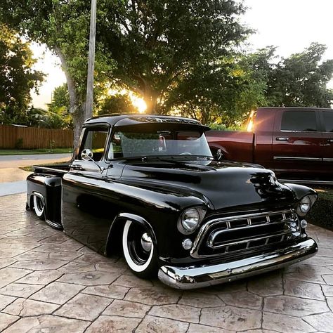 muscle cars on Instagram: “1957 Chevy 3100 _ #vehicle #classics #vehicles #instacars #car #americanmuscle #cars #horsepower #musclecar #classic #musclecar #classiccar” Grease Lightning, Futuristic Cars Concept, Classic Cars Trucks Chevy, Antique Cars For Sale, 57 Chevy Trucks, Slammed Trucks, Single Cab Trucks, Futuristic Cars Design, Lowrider Trucks