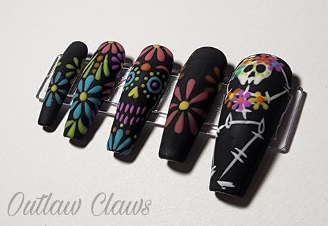 Celebrate Dia De Los Muertos with these cute Coco-style neon press ons! All Outlaw Claws are made with gel tips (not flimsy plastic!) & hand-painted with gel polish. All sets are reusable if cared for properly! Included in your Press On Nail Kit: -Set of 10 nails with your selected size, length, & shape -Nail glue -Nail file -Cuticle pusher -2x Alcohol wipes -1mL Outlaw Claws cuticle oil -1 Sheet (24 pieces) Double-sided Nail Glue Stickers SIZING & LENGTH Sizing Kits for each Length & Shape are Sugar Skull Nails Designs, Day Of The Dead Nail Art, Dia De Los Muertos Nail Ideas, Mexican Nails Designs, Catrina Nails, Sugar Skull Nail Art, Skeleton Nail Art, Skull Nail Designs, Sugar Skull Nails