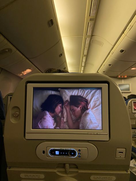 @g7adys ༄₊·˚✧ #ladybird #gretagerwig #movie #plane #travel #aesthetic #film #comfort Ladybird Movie Aesthetic, Film Girl Aesthetic, Ladybird Aesthetic, Meg Aesthetic, Ladybird Movie, Plane Travel Aesthetic, English Women, Father And Girl, Winter Arc