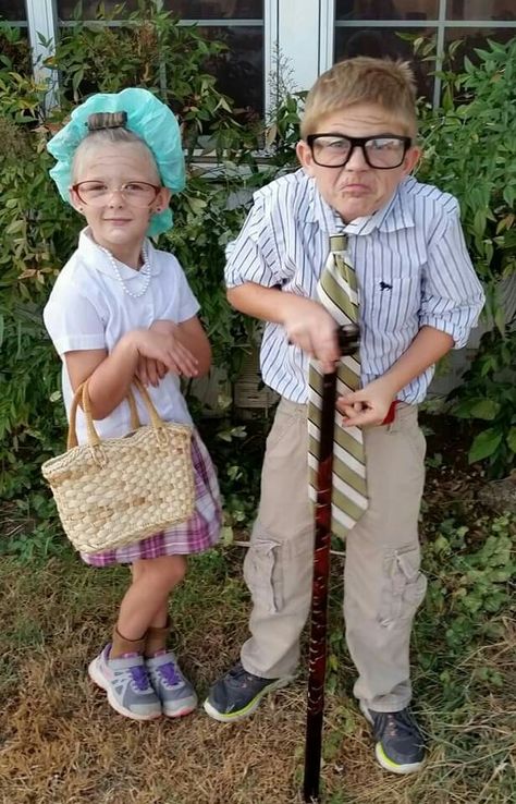 Senior Citizens Day, old people costume, old couple costume, dress up elderly Senior Citizen Costume, Old People Costume, Old Man Costume, 100 Días De Clases, Grandma Dress, Toddler Dress Up, Old Lady Costume, School Costume, Homecoming Week