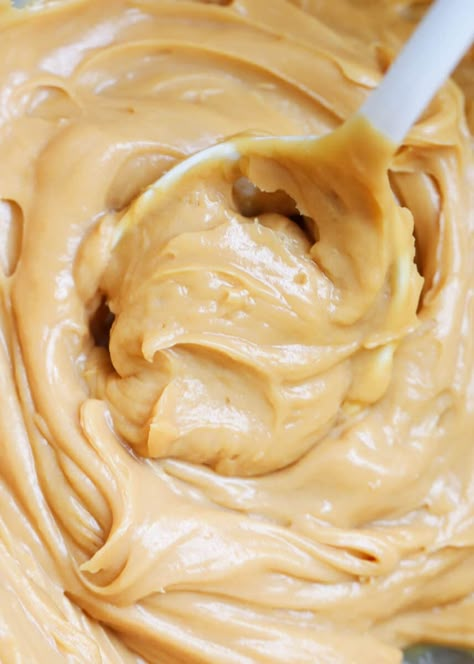 Fluffy Peanut Butter Frosting, Homemade Christmas Desserts, Olio Pasta, Room Temperature Butter, Vanilla Bean Cupcakes, Salted Caramel Frosting, Frosting Recipes Easy, Caramel Icing, How To Make Caramel