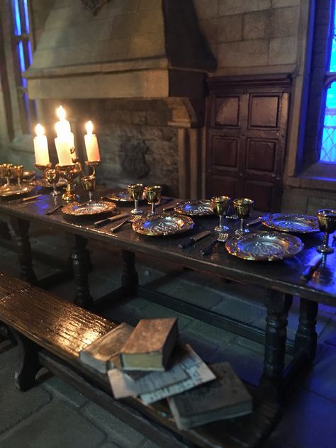 Hogwarts Shifting, Shifting Visuals, Dark Acadamia, Harry Potter Set, The Great Hall, Hogwarts Aesthetic, Great Hall, Golden Trio, Hogwarts School