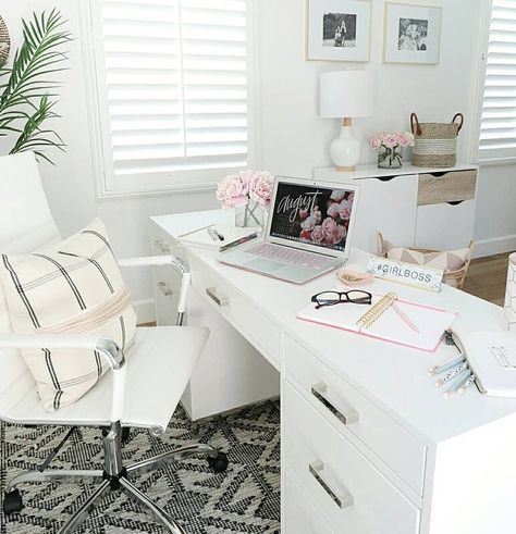 Feminine Home Office Ideas, Scandinavian Office, Bedroom Workspace, Feminine Office, Office Candy, Feminine Home Offices, Office Small, Work Office Decor, White Desk