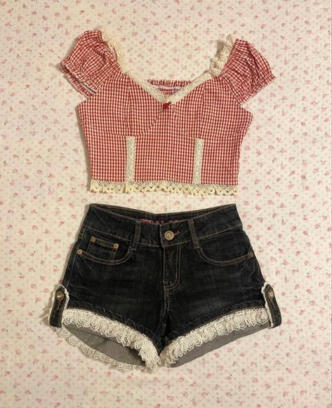 80s Fashion Summer Outfits, Coquette Cowgirl Outfit, Coquette Americana Outfits, Americana Aesthetic Fashion, 50s Aesthetic Fashion, Farmers Daughter Outfit, Americana Clothes, Vintage Americana Outfits, Americana Aesthetic Outfit