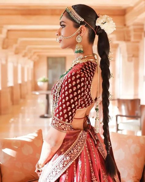 Stunning Sabyasachi Blouse Designs To Slay Your Wedding Look Sabyasachi Lehenga Bridal Blouses, Sabyasachi Blouse Designs, Sabyasachi Blouse, Red Blouse Design, Lehenga Ideas, Velvet Blouse Design, Hairstyle Bridal, Sabyasachi Bridal, Lehenga Bridal