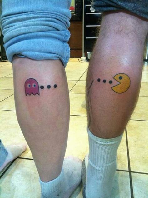 Pacman Pacman Tattoo, Simple Couples Tattoos, Skull Couple Tattoo, Wörter Tattoos, Cute Matching Tattoos, Small Matching Tattoos, Small Couple Tattoos, Couple Tattoos Unique, Couples Tattoo Designs