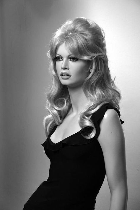 Bardot Hair, Vintage Hairstyle, Blonde Updo, 1960s Hair, 60s Hair, 70s Hair, Long Hairstyle, Trendy Hairstyle, Easy Hairstyle