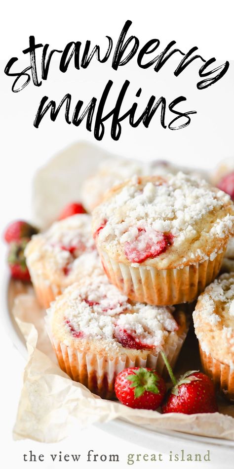 Delicious strawberry muffins with a secret ingredient! Learn how yogurt makes these muffins light, fluffy, and tender. Strawberry Desserts For Two, Strawberry Yogurt Muffins, Strawberry Muffin Recipes, Breakfast Baking, Blueberry Buckle, Strawberry Salsa, Strawberry Breakfast, Yogurt Muffins, Breakfast Burger