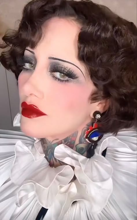 1920s Makeup Lips, Trapeze Artist Makeup, 1870s Makeup, 1890 Makeup, Casino Royale Makeup, 1930s Makeup Look, 1920s Glamour Makeup, 1920s Makeup Look Gatsby, Theater Makeup Ideas