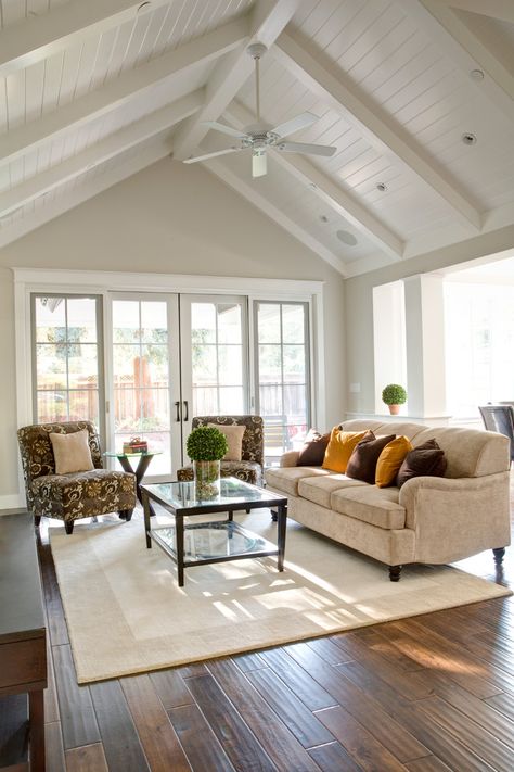 I like the beams in this room.                                                                                                                                                     More Elegant Traditional Living Room, Traditional Design Living Room, Traditional Family Room, 카페 인테리어 디자인, Room Additions, White Ceiling, Hus Inspiration, Farmhouse Decor Living Room, घर की सजावट