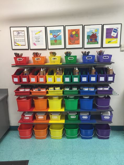 Art Classroom Organization, Art Room Posters, Elementary Art Classroom, Art Classroom Management, Classroom Organization Elementary, Elementary Art Rooms, Art Classroom Decor, Art Supply Organization, Classroom Storage