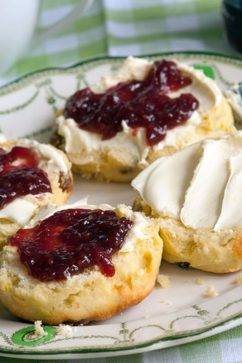 Old English Recipes, British Themed Party Food, English Scones Recipe British, English Appetizers, English Food Recipes, British Scones Recipe, Edwardian Picnic, English Scones Recipe, English Scone