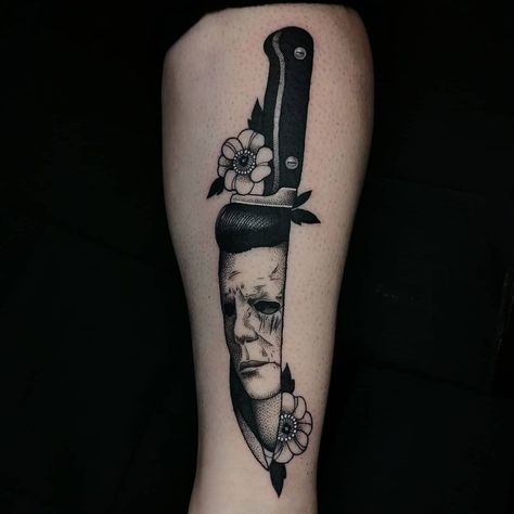 Micheal Myers Tattoo, Scary Tattoo Ideas, Horror Tattoo Ideas, Michael Myers Tattoo, Myers Tattoo, Horror Movie Tattoos, Tattoos Instagram, Optical Illusion Tattoo, Movie Tattoo