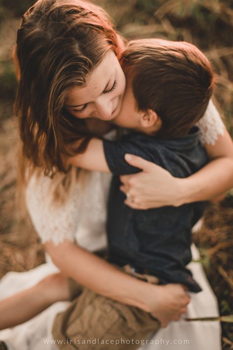 Mother Son Pictures, Mommy Son Pictures, Mother Son Photos, Son Photo Ideas, Lace Photography, Mommy And Me Photo Shoot, Family Photoshoot Poses, Mother Son Photography, Baby Fotografie