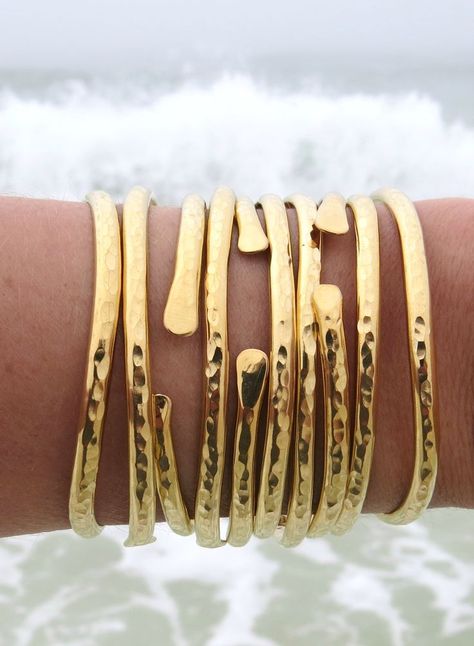 Estilo Hippie, Brass Bangle, Brass Cuff, Gold Bracelets, A Bracelet, Bangle Set, Cuff Bangles, Schmuck Design, Bling Bling