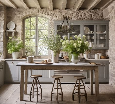 Cozy Cottage Kitchen, European Cottage, Rustic Country Kitchens, European Kitchens, Country Kitchen Designs, Casa Country, Rustic Kitchen Design, Cottage Kitchens, French Country Kitchen