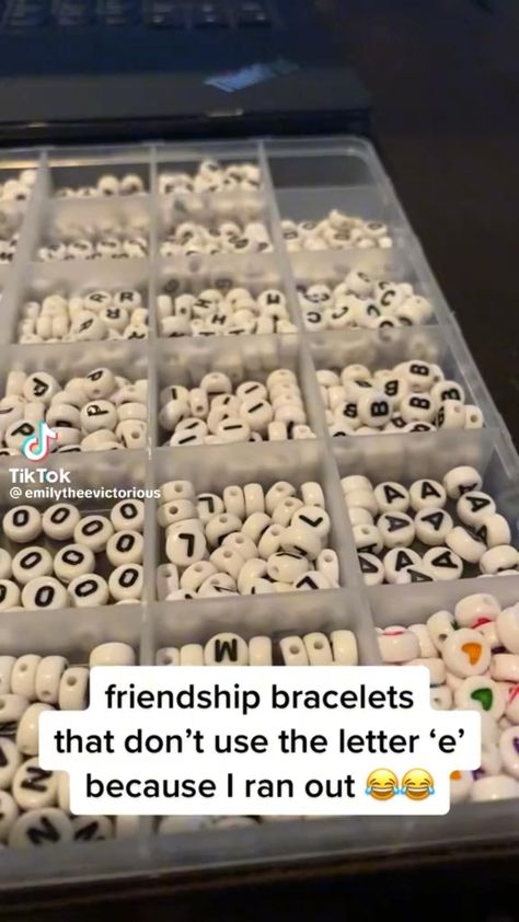 Bracelets Taylor Swift, Eras Tour Bracelets, Taylor Swift Bracelets, Music Bracelet, Swift Bracelets, Cute Friendship Bracelets, Taylor Swift Party, Taylor Swift Tour Outfits, Lovers Bracelet