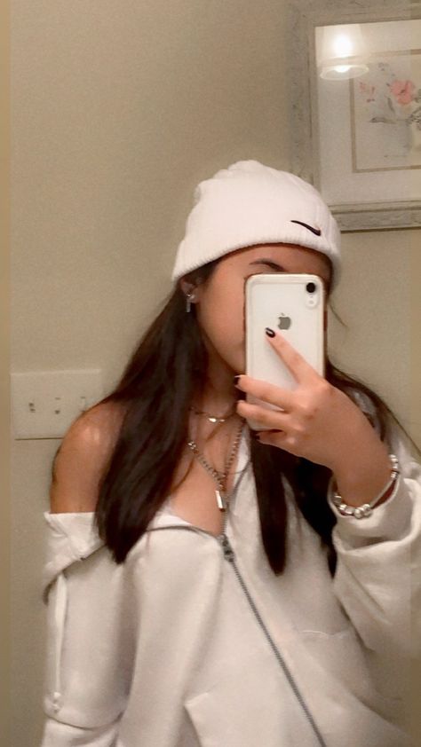 chains, nike beanie, and a white sweatshirt from american eagle. Nike Beanie Outfits, Baddie Outfits With Beanies, White Beanie Outfit, White Hat Outfit, Black Nike Hat, Nike Beanie, Beanie Fits, Beanie Outfit, White Beanie