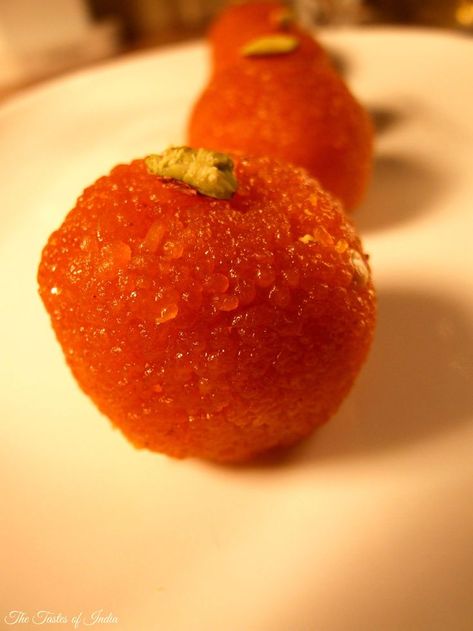 Motichoor Ladoo recipe Get the recipe here: http://www.thetastesofindia.com/motichoor-ladoo-recipe-motichur-laddu/?utm_content=bufferac810&utm_medium=social&utm_source=pinterest.com&utm_campaign=buffer #thetastesofindia #laddoo #laddu #indiansweets Motichoor Ladoo Recipe, Elote Dip Recipe, Motichoor Ladoo, Ladoo Recipe, Gluten Free Waffles, Diwali Sweets, Slow Cooker Turkey, Slow Cooker Chili, Sugar Syrup