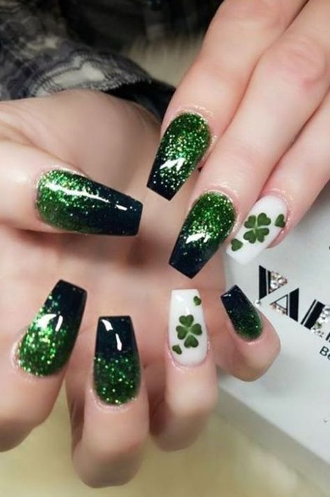 St Patricks Nail Designs, St Patrick Day Nails Acrylic, Irish Nails, Saint Patrick Nail, Festive Nail Designs, Patrick Nagel, Unghie Sfumate, St Patricks Day Nails, Green Nail Designs