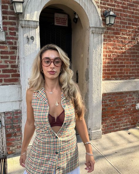 Liv Nasuta in our Maxy / Tort reading glasses Nyc Fall Outfits, Glasses Outfit, Nyc Fall, Fashion And Style, Outfit Inspo Fall, Reading Glasses, Asian Fashion, Fall Outfits, Reading