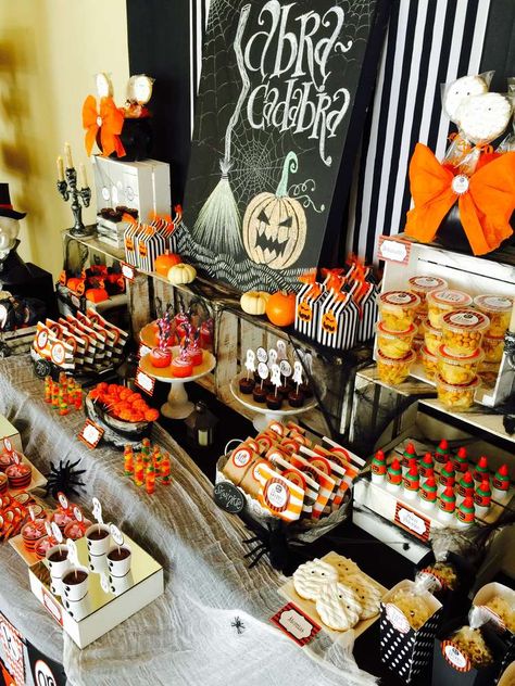 Adult Halloween Party Food, Adult Halloween Party Ideas, Kindergarten Graduation Ideas, Adult Halloween Party Decorations, Treats For Halloween, Dessert Halloween, Postres Halloween, Halloween Themed Birthday Party, Halloween Party Photo