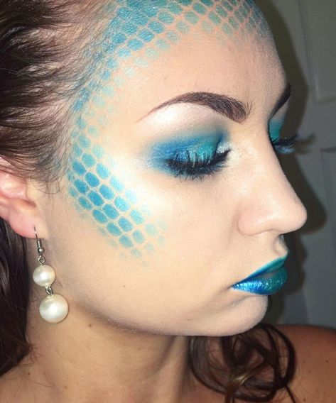 Finding Nemo Jr Makeup, Finding Nemo Makeup Ideas, Underwater Face Painting, Simple Mermaid Face Paint, Finding Nemo Makeup, Flounder Makeup, Easy Mermaid Makeup, Nemo Makeup, Octopus Makeup