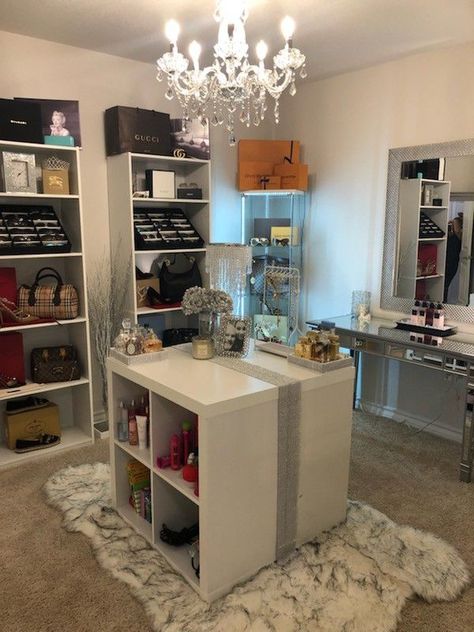 Makeup Closet Room, Closet Glam Room, Closet Room Decor, Boutique Dressing Room Ideas, Dressing Room Diy, Bedroom Turned Closet, Glam Room Ideas, Beauty Rooms, Dream Dressing Room