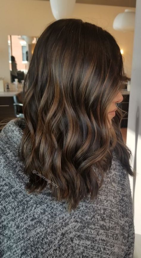 Brunette Hair Color With Highlights Fall Caramel Balayage, Caramel Bayalage Brunette Straight Hair, Dimensional Brunette Lowlights, Brunette Balayage Ombre Hair, Straight Baylage Hair Brunettes, Baylage Brunette Straight, Straight Hair Brown Balayage, Rooted Highlights On Dark Hair, Black Hair Colour Ideas