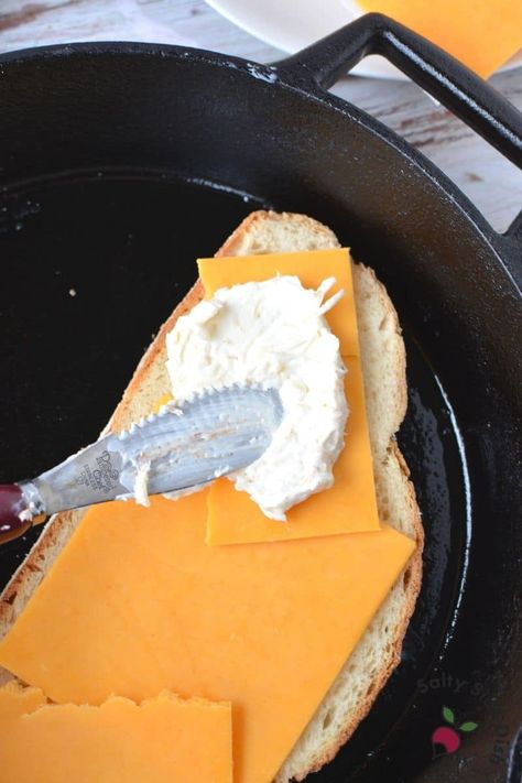 Disney Grilled Cheese Recipe - 4 cheese recipe that takes grilled cheese to the next level Disney Grilled Cheese, Grilled Cheese Sides, Easy Grilled Cheese, Fancy Grilled Cheese, Savoury French Toast, Ultimate Grilled Cheese, Grilled Ham And Cheese, Grilled Cheese Recipe, Making Grilled Cheese