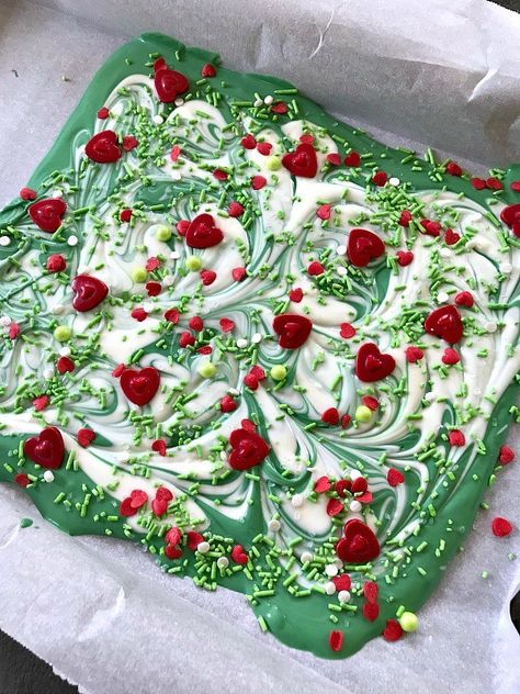 Grinch Bark, 2010 Party, Grinch Christmas Treats, Grinch Food, Xmas Goodies, Christmas Bark, Grinch Quotes, Baked Dessert, Grinch Christmas Party