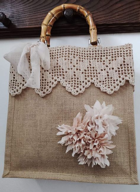 Shabby Chic Bags, Handmade Fabric Bags, Lace Bag, Crochet Bag Pattern Free, Diy Bag Designs, Diy Bags Purses, Tote Bags Sewing, Crochet Handbags Patterns, Embroidery Bags