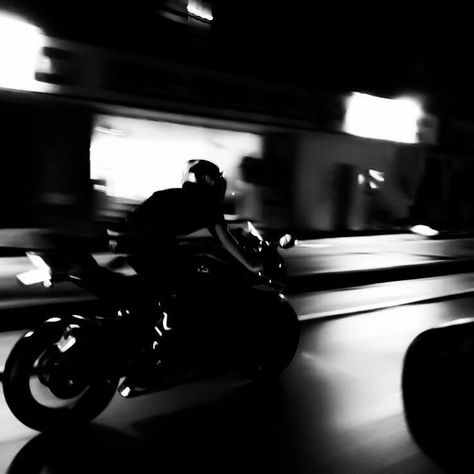 Motorcycle Aesthetic, Dark Grunge, Sirius Black, Black Aesthetic Wallpaper, Black And White Aesthetic, Dark Photography, Black N White, Night Aesthetic, Black Hole