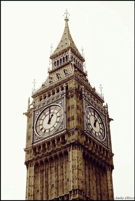 Elizabeth tower. Minecraft Elytra Tower, Bell Tower Aesthetic, London Watch Tower, Beacon Tower, Elizabeth Tower, Big Ben, Tower, Photographer, Building