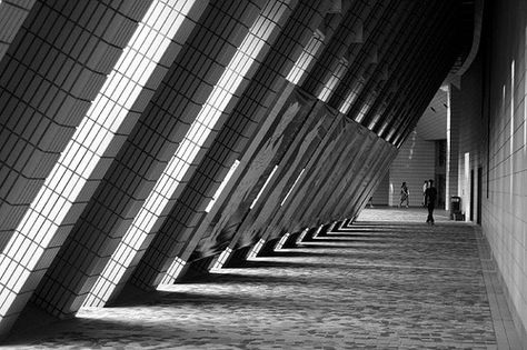 Diagonal lines of a bridge Diagonal Composition Photography, Triangles In Photography, Diagonal Lines Photography, Diagonal Photography, Triangles Photography, Rohan Shah, Photography Composition Examples, Triangle Photography, Photo Analysis