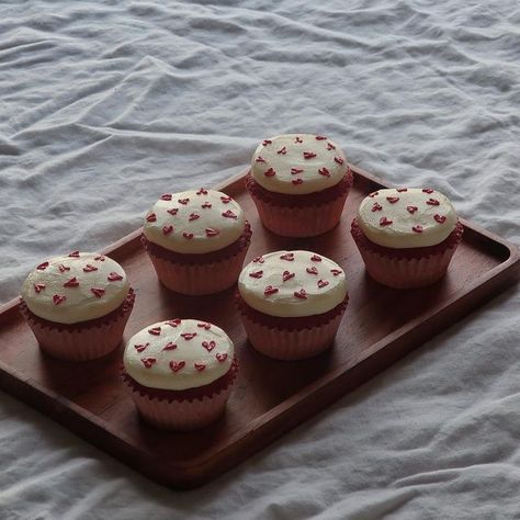 Olivia Switz on Instagram: "Red velvet cupcakes 🧁🌹💗 #delicious #instafood #bakery #bakinglife #foodstagram #cupcakes #bake #bakingathome #dessert #foodphotography #instagood #baker #homebaking #cakesofinstagram #bakingfromscratch #sweet #cookies #homemade #cake #foodporn #chocolate #pastry #bakinglove #yummy #bakersofinstagram #foodie #cakes #desserts #valentines #redvelvet" Cookies Homemade, Homemade Cupcakes, Cupcake Cake Designs, Chocolate Pastry, Food Aesthetics, Valentines Cupcakes, Cute Baking, Pretty Dessert, Homemade Cake