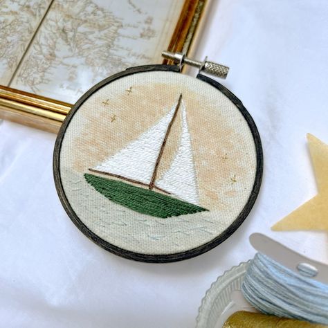 This beautiful sailboat is embroidered in a hoop and would make a lovely addition to any home. #embroidery #sailboat . #Embroidery_Sailboat #Coastal_Embroidery #Sailboat_Embroidery #Lake_Embroidery Embroidery Sailboat, Coastal Embroidery, Sailboat Embroidery, Embroidered Sailboat, Boat Embroidery, Sea Embroidery, Bag Stitching, Mini Embroidery Hoop, Nautical Embroidery