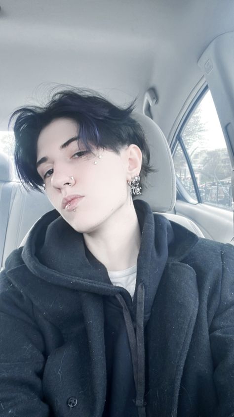 Masc Lesbian Haircut Fade, Lesbian Haircut Shaved Sides, Short Hair Undercut Masc, Masc Lesbian Haircut Straight Hair, Masc Piercings, Short Lesbian Hair, Butch Haircuts Women, Masc Lesbian Haircut Short, Butch Lesbian Haircut