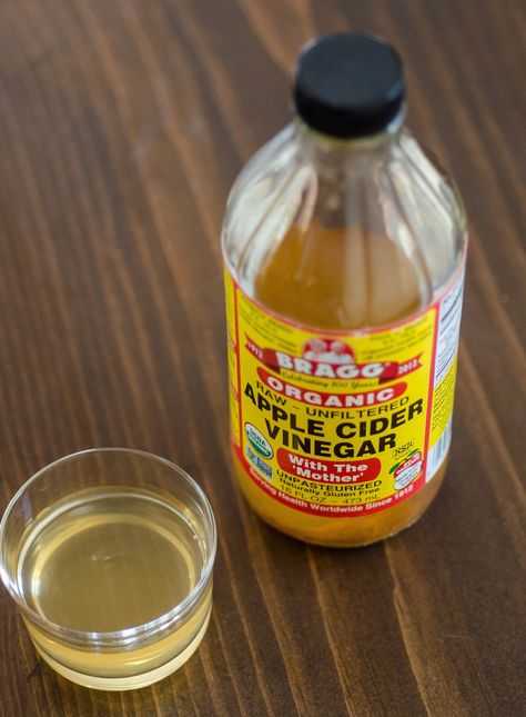 What's the Difference Between Filtered and Unfiltered Apple Cider Vinegar? ��— Word of Mouth Apple Cider Vinegar For Acne, Apple Cider Vinegar Acne, Apple Cider Vinegar Remedies, Apple Cider Vinegar For Hair, Unfiltered Apple Cider Vinegar, Apple Cider Vinegar Drink, Natural Acne, Acne Remedies, How To Get Rid Of Acne