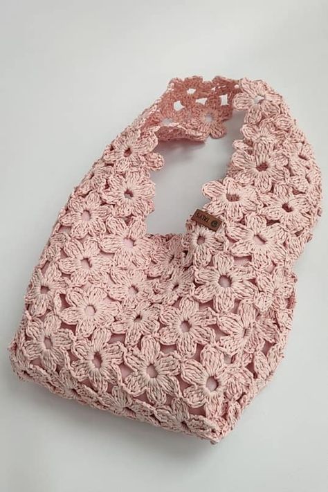 Vera Kocmanova Raffia Crochet Bag, Raffia Crochet, Bag Pattern Free, Tas Fashion, Crochet Handbags Patterns, Bag Fabric, Crochet Tote Bag, Crochet Bags Purses, Boho Purses