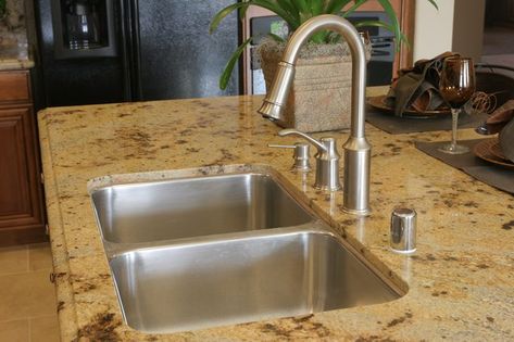 Kitchen Sink Remodel, Kitchen Sink Sizes, Kitchen Sink Diy, Engineered Stone Countertops, Metal Sink, Sinks Kitchen Stainless, Stainless Sink, Types Of Steel, Black Kitchen Faucets