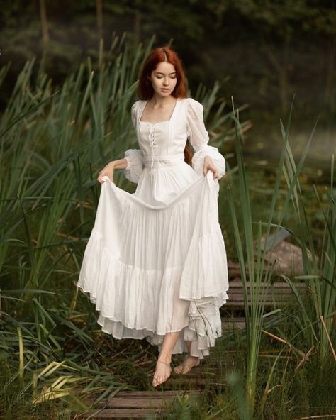 White Medieval Dress, Forest Dress, Pose Model, Prom Poses, Old Fashion Dresses, Cottagecore Dress, Medieval Dress, Dress Aesthetic, Fairytale Dress